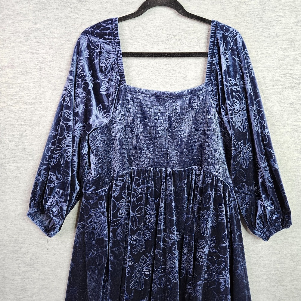 Torrid Dress 2X At The Knee Velvet Floral Sweetheart Neck Peplum Fit Flare NWT - Picture 10 of 12